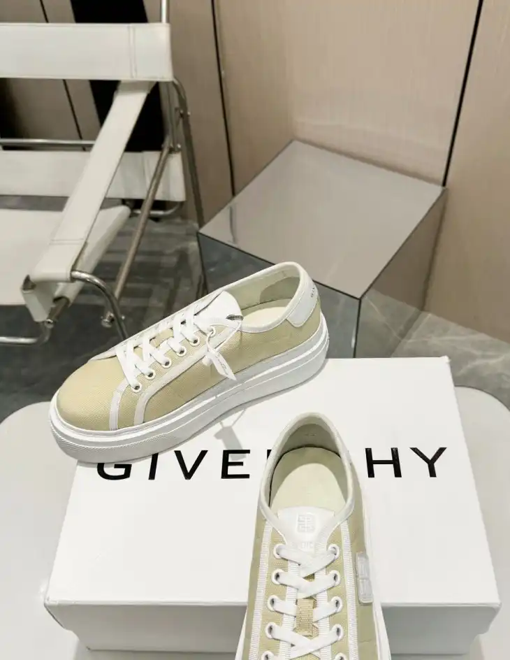 hype Givenchy Sneakers