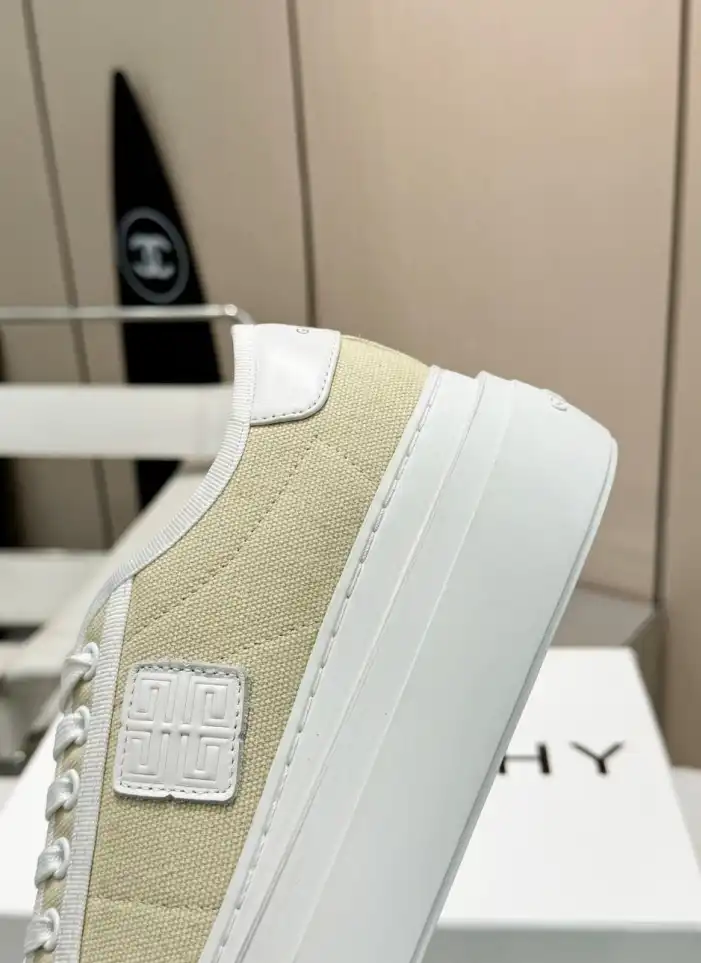 hype Givenchy Sneakers