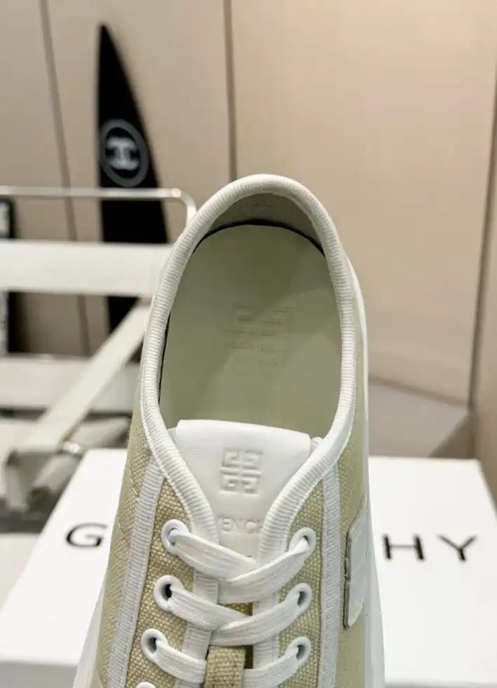 hype Givenchy Sneakers