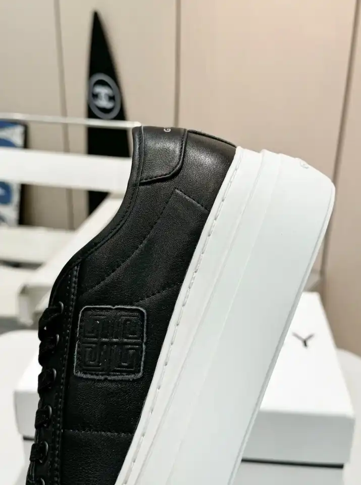 hype Givenchy Sneakers