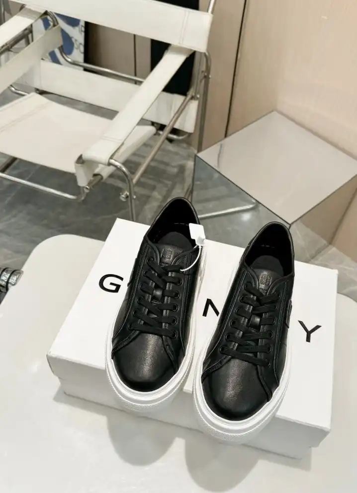 hype Givenchy Sneakers