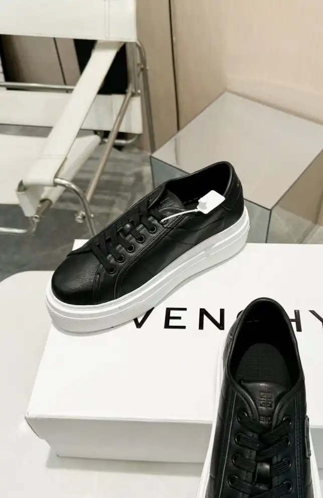 hype Givenchy Sneakers