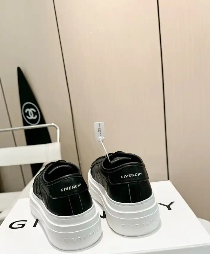 hype Givenchy Sneakers