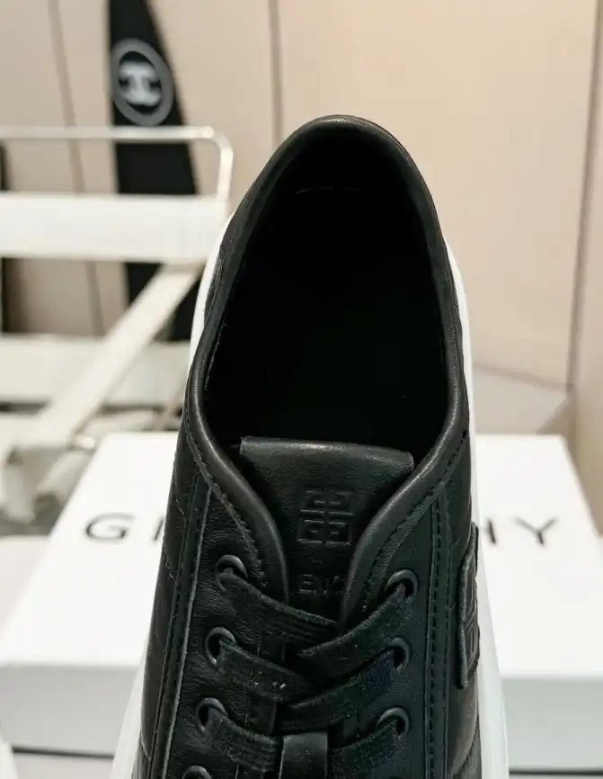 hype Givenchy Sneakers