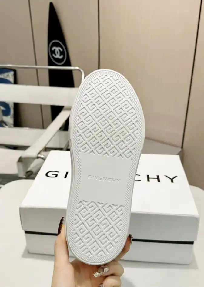 hype Givenchy Sneakers