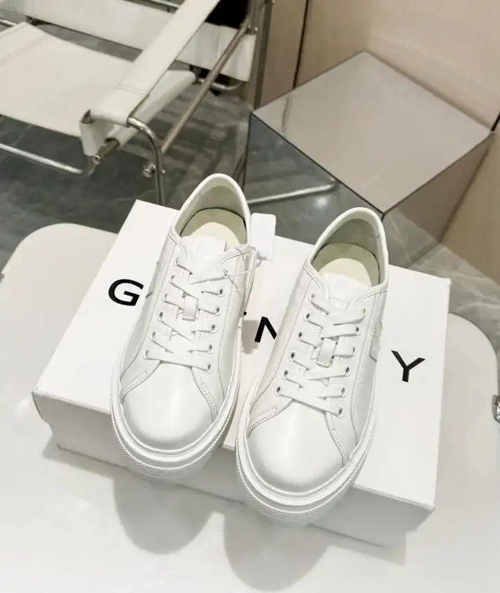 hype Givenchy Sneakers