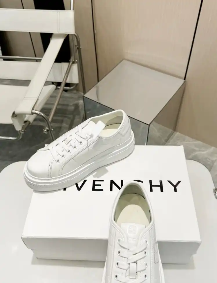 hype Givenchy Sneakers