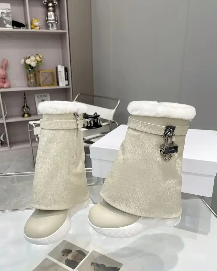 hype Givenchy Boots