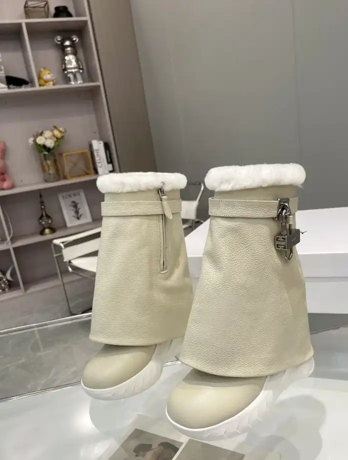 hype Givenchy Boots