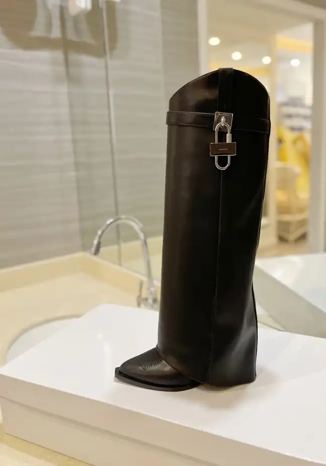 hype Givenchy Boots