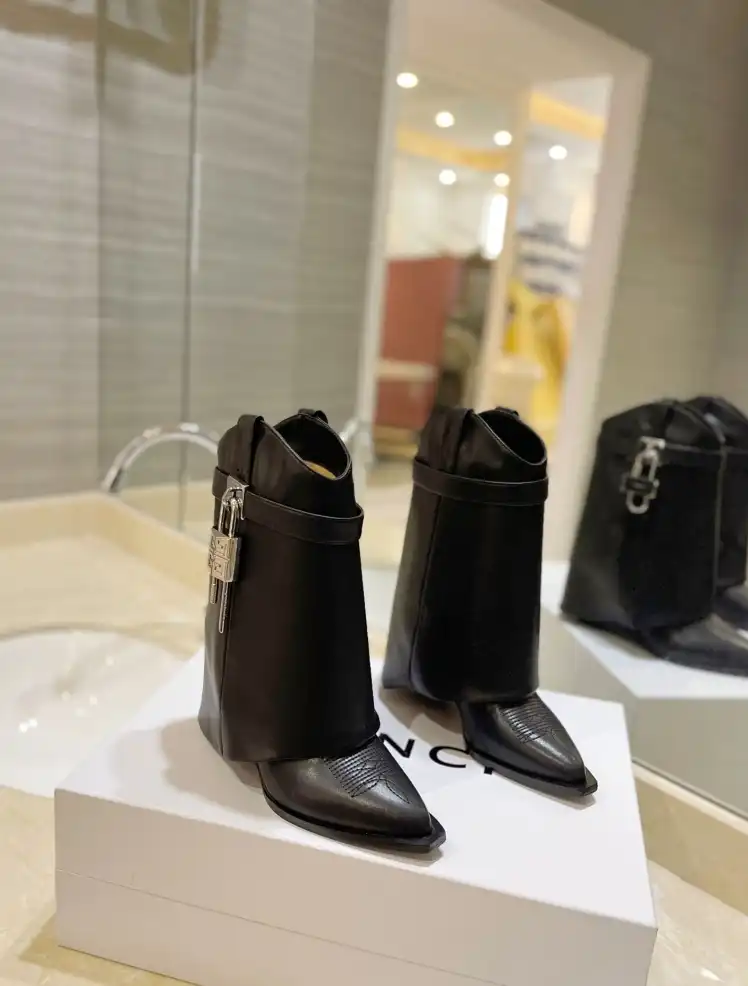 hype Givenchy Boots