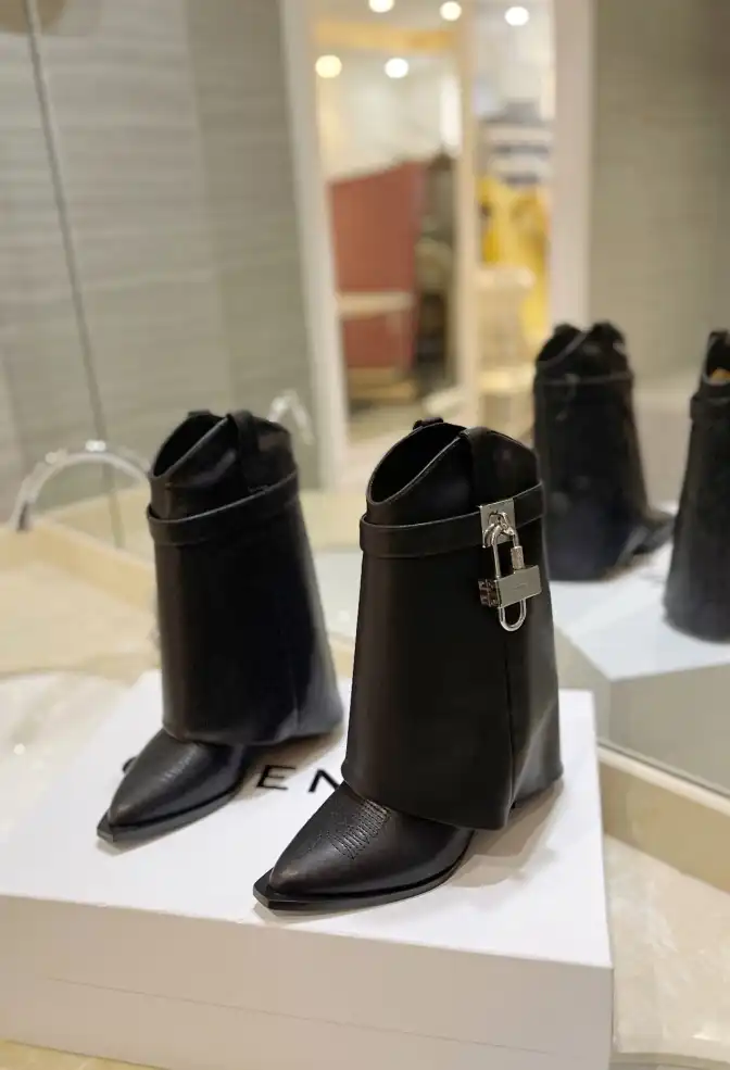 hype Givenchy Boots