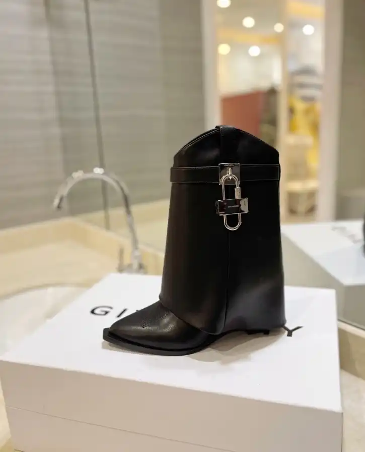 hype Givenchy Boots