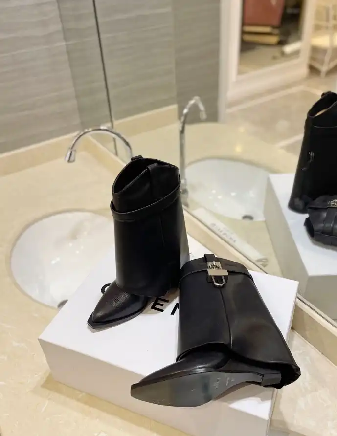 hype Givenchy Boots