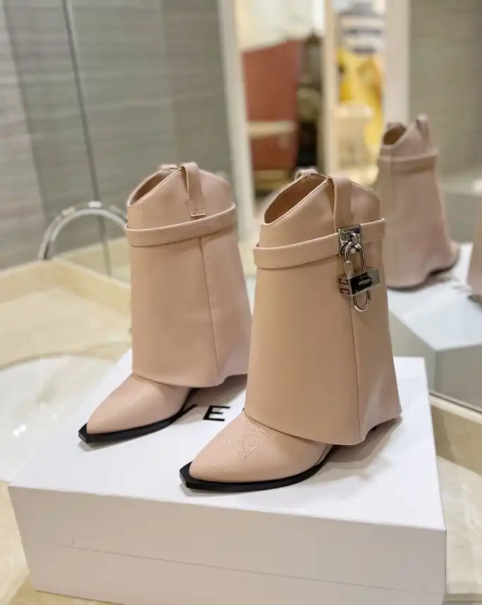 hype Givenchy Boots