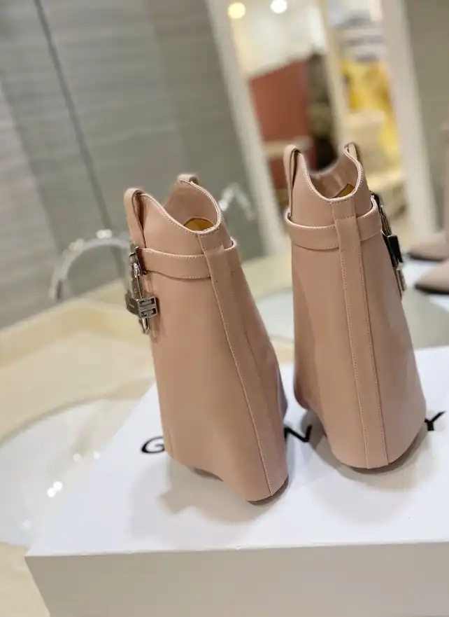 hype Givenchy Boots