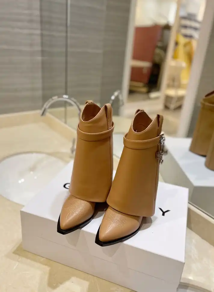 hype Givenchy Boots