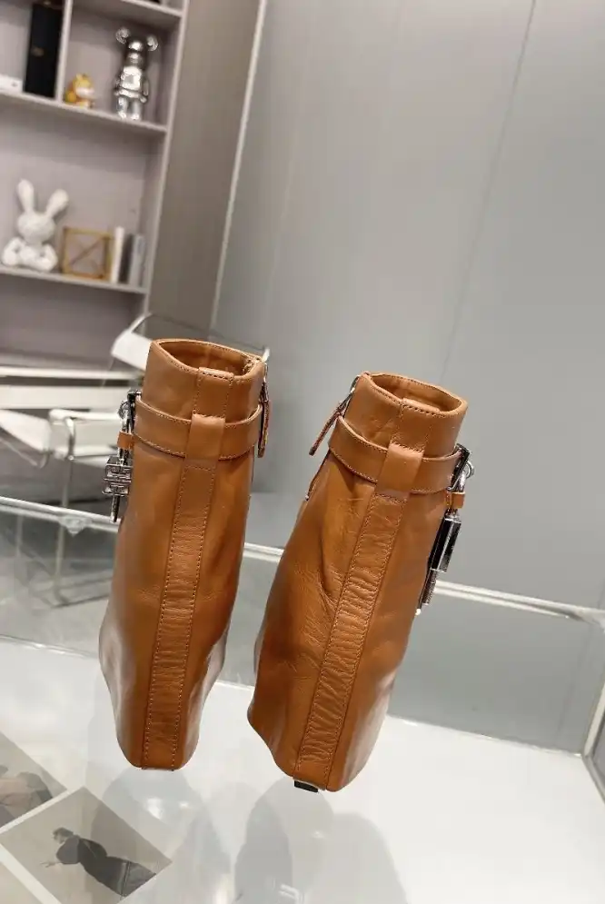 hype Givenchy Boots