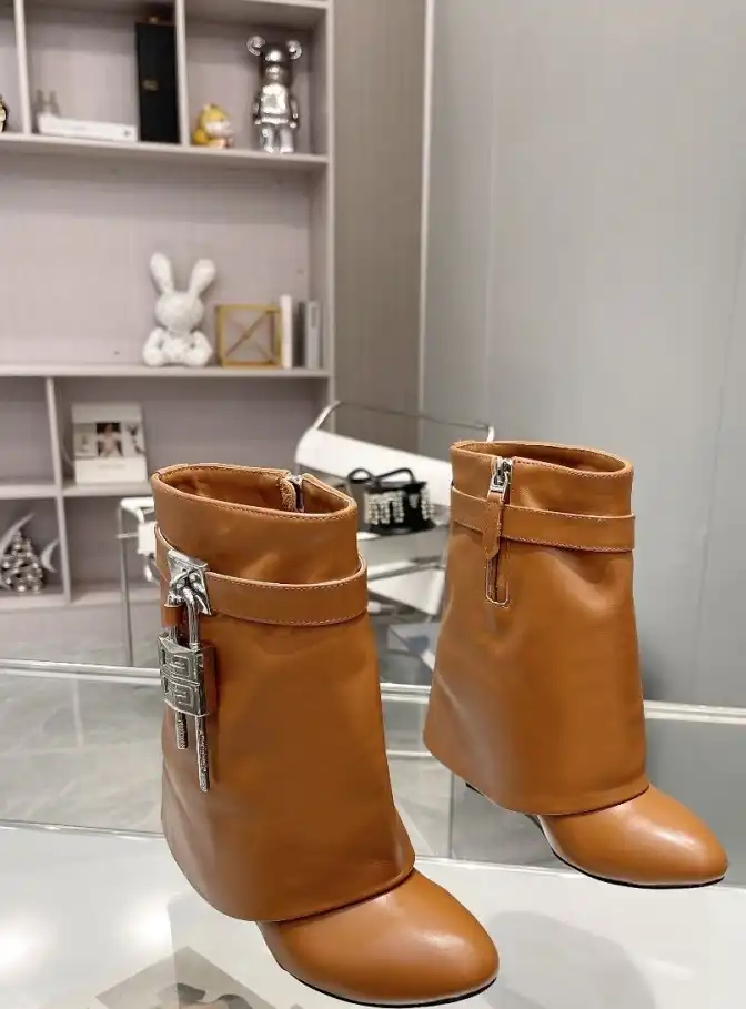 hype Givenchy Boots