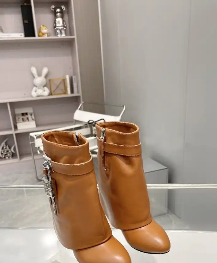 hype Givenchy Boots