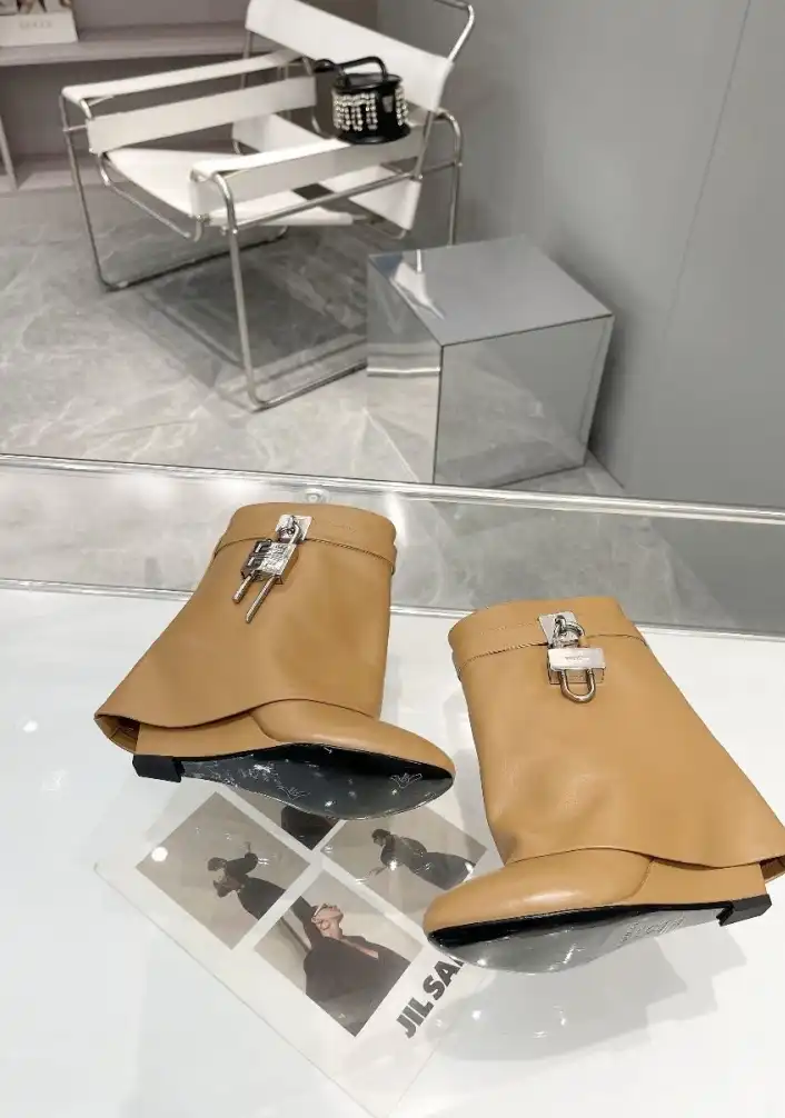 hype Givenchy Boots