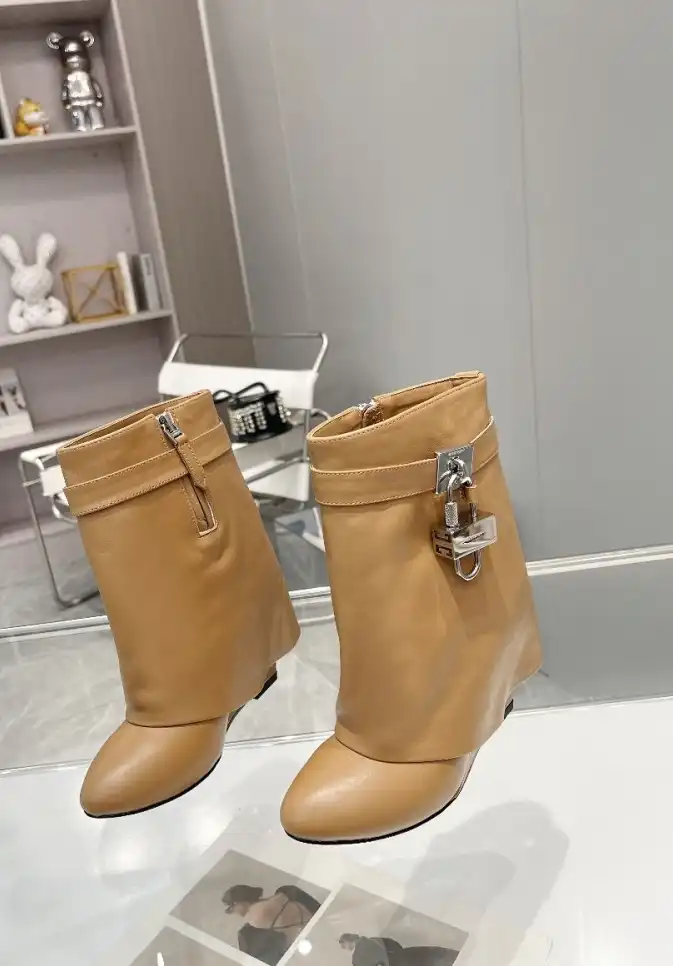 hype Givenchy Boots