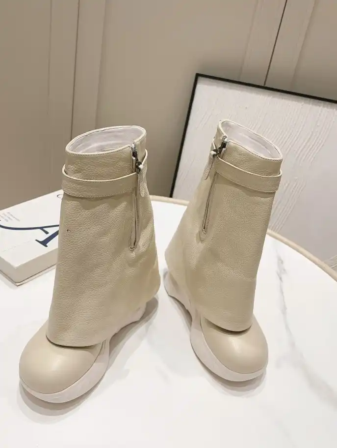 hype Givenchy Boots