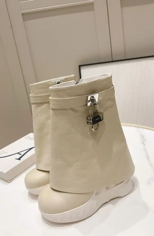 hype Givenchy Boots