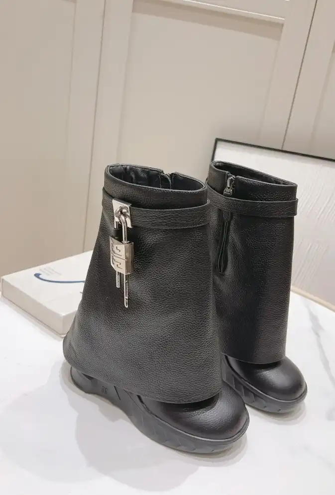 hype Givenchy Boots