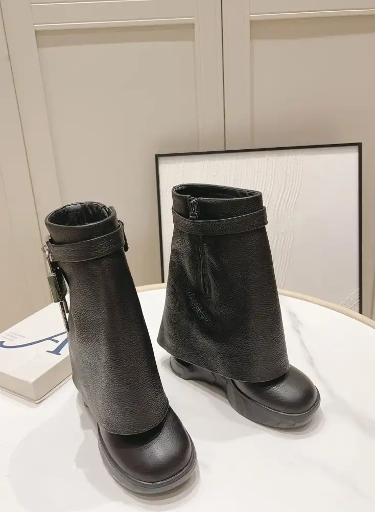 hype Givenchy Boots