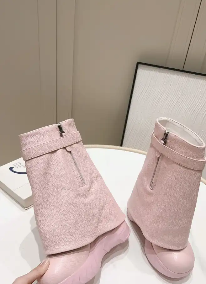 hype Givenchy Boots