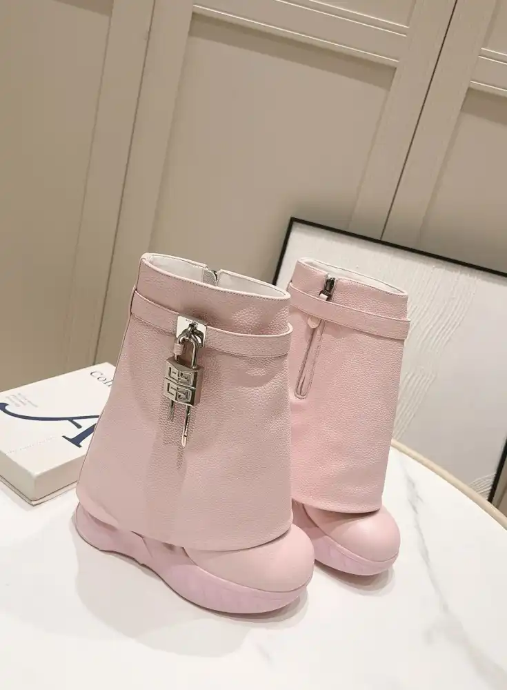 hype Givenchy Boots