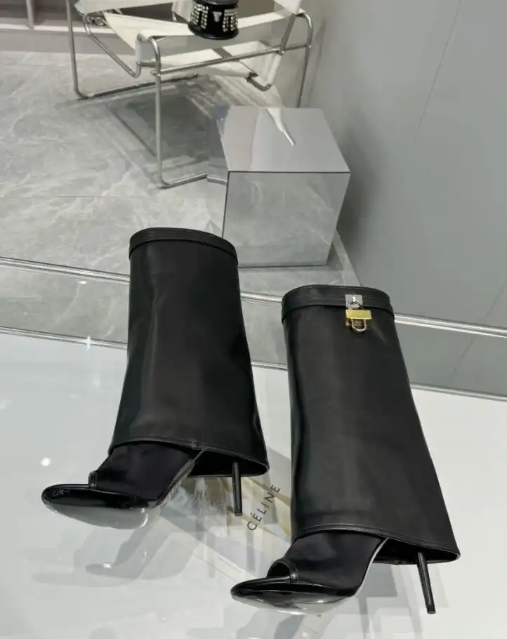 hype Givenchy Boots