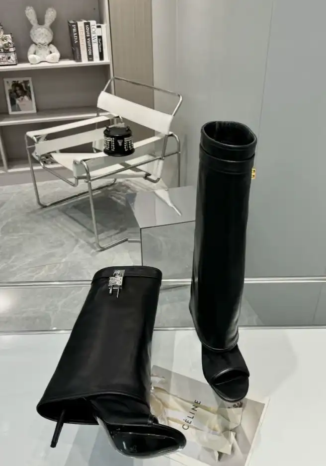 hype Givenchy Boots