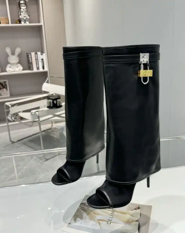 hype Givenchy Boots