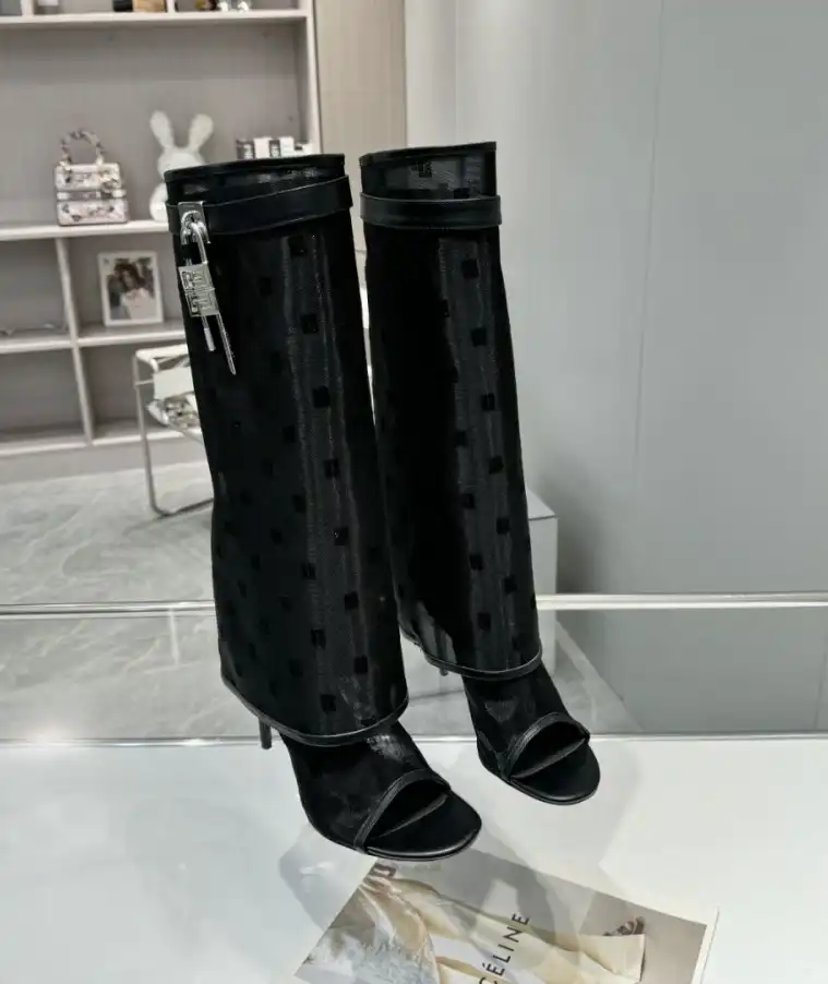 hype Givenchy Boots