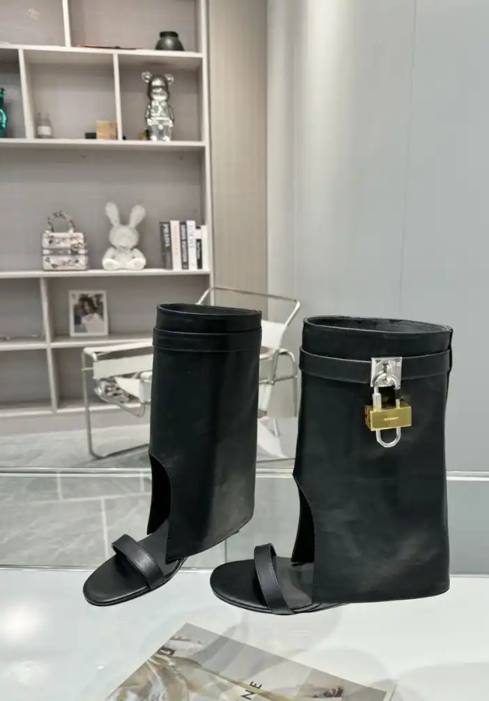 hype Givenchy Boots