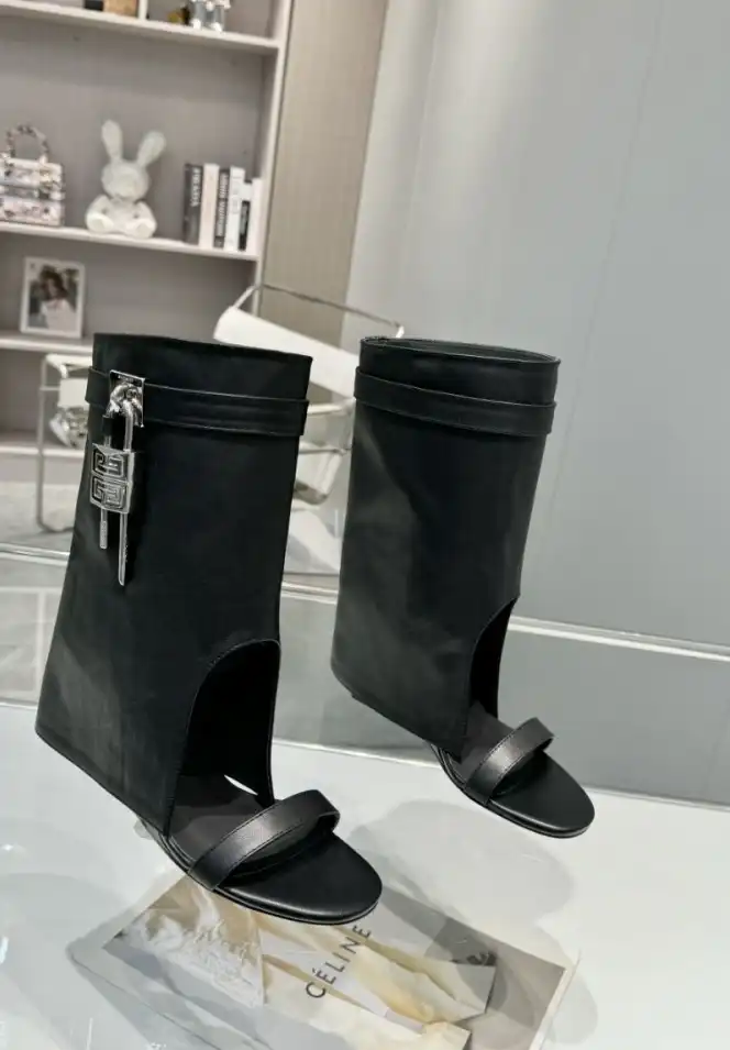 hype Givenchy Boots