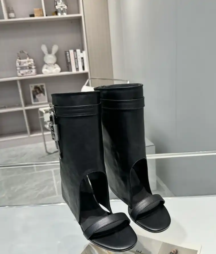 hype Givenchy Boots