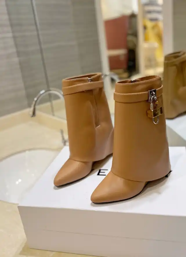 hype Givenchy Boots