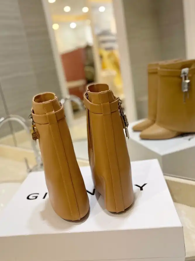 hype Givenchy Boots