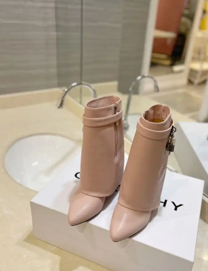 hype Givenchy Boots