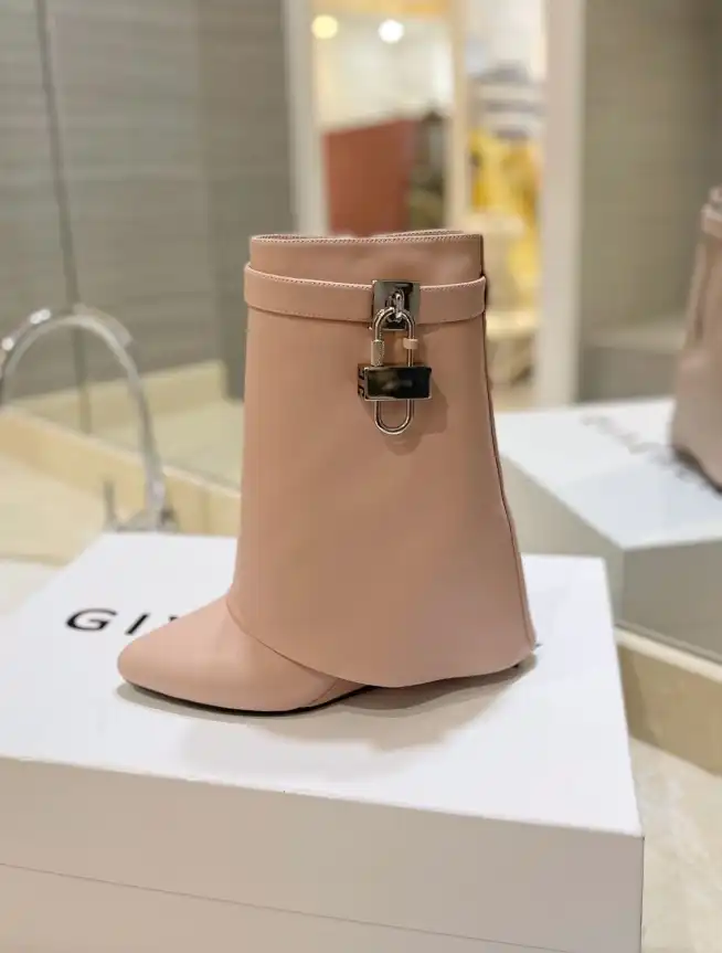 hype Givenchy Boots