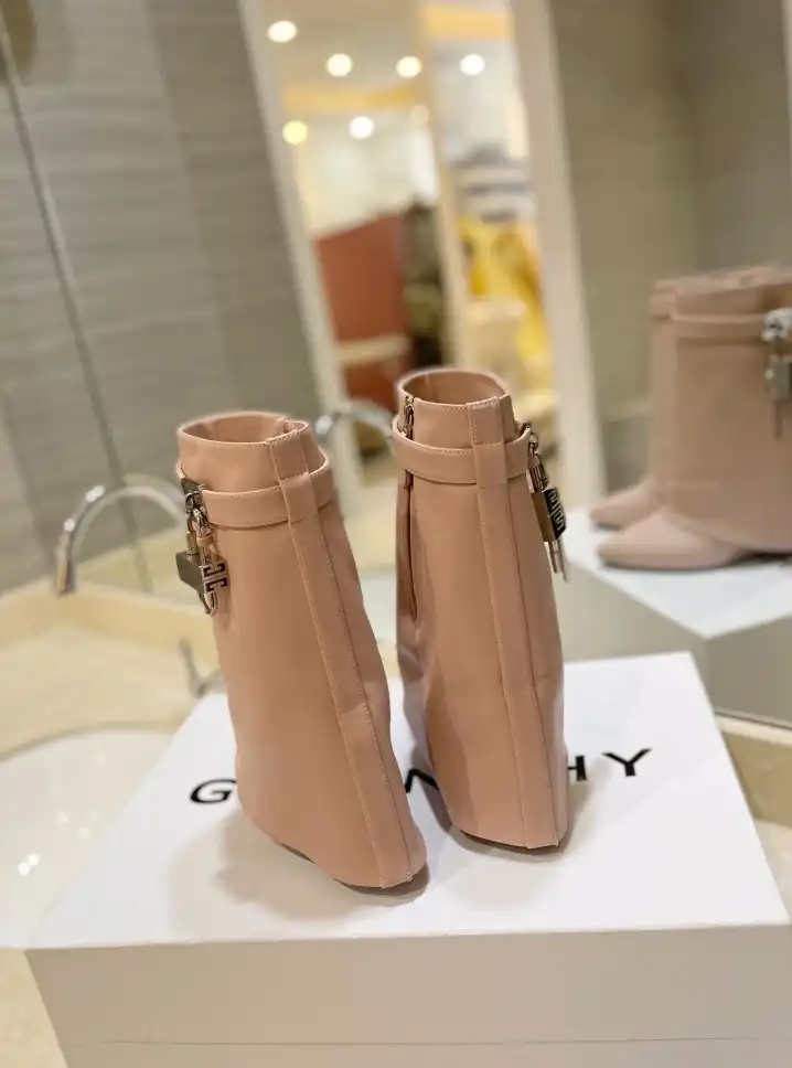 hype Givenchy Boots