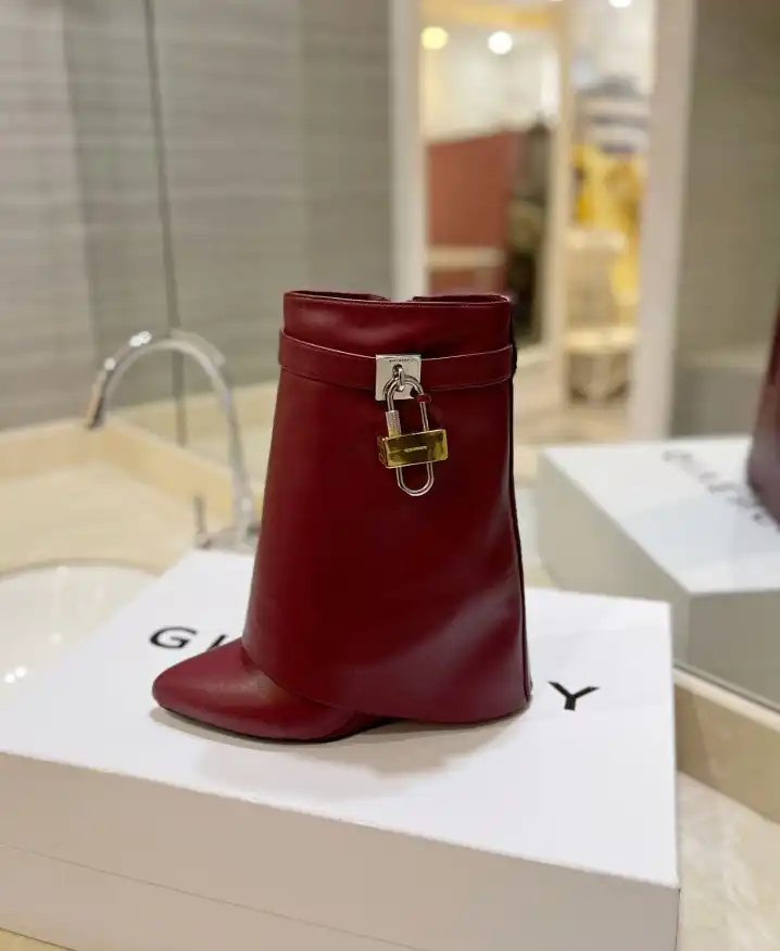 hype Givenchy Boots