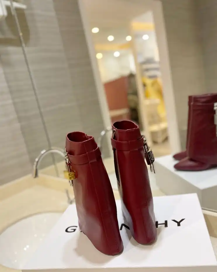 hype Givenchy Boots