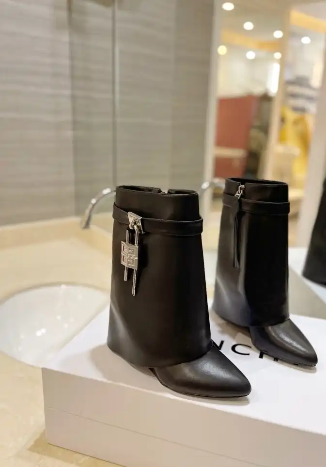 hype Givenchy Boots