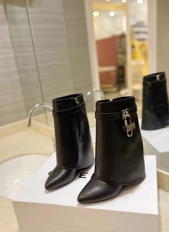 hype Givenchy Boots