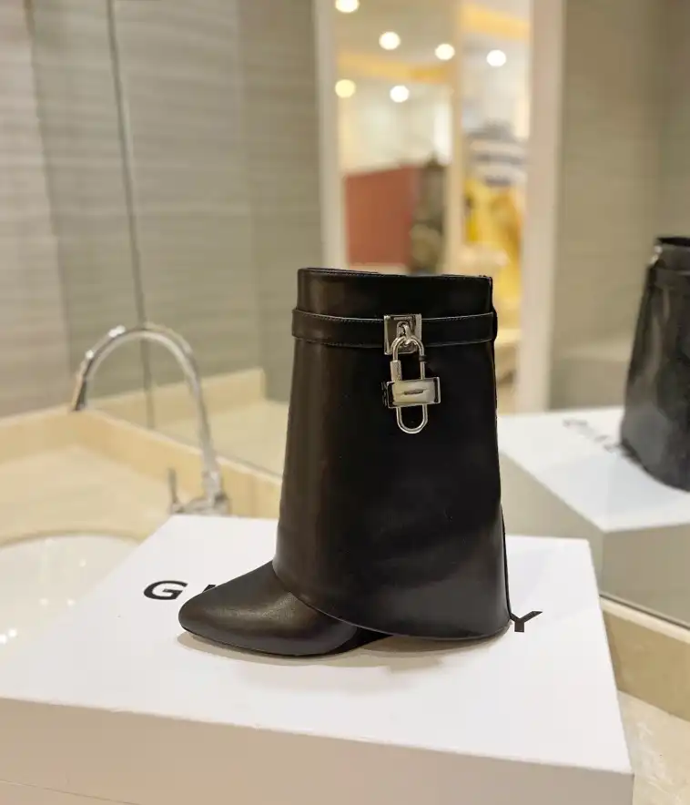 hype Givenchy Boots