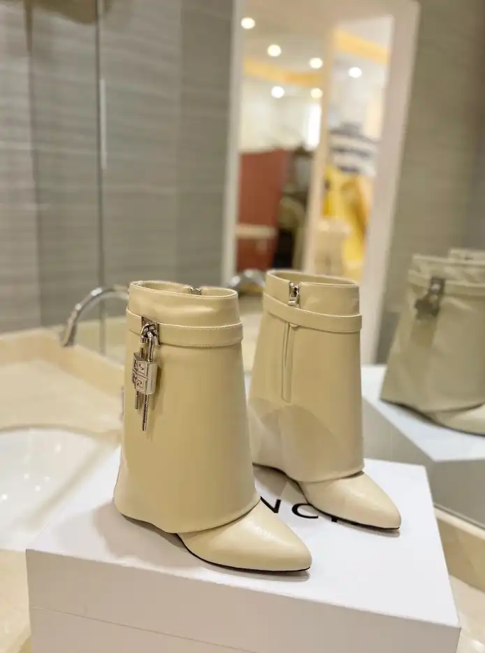 hype Givenchy Boots